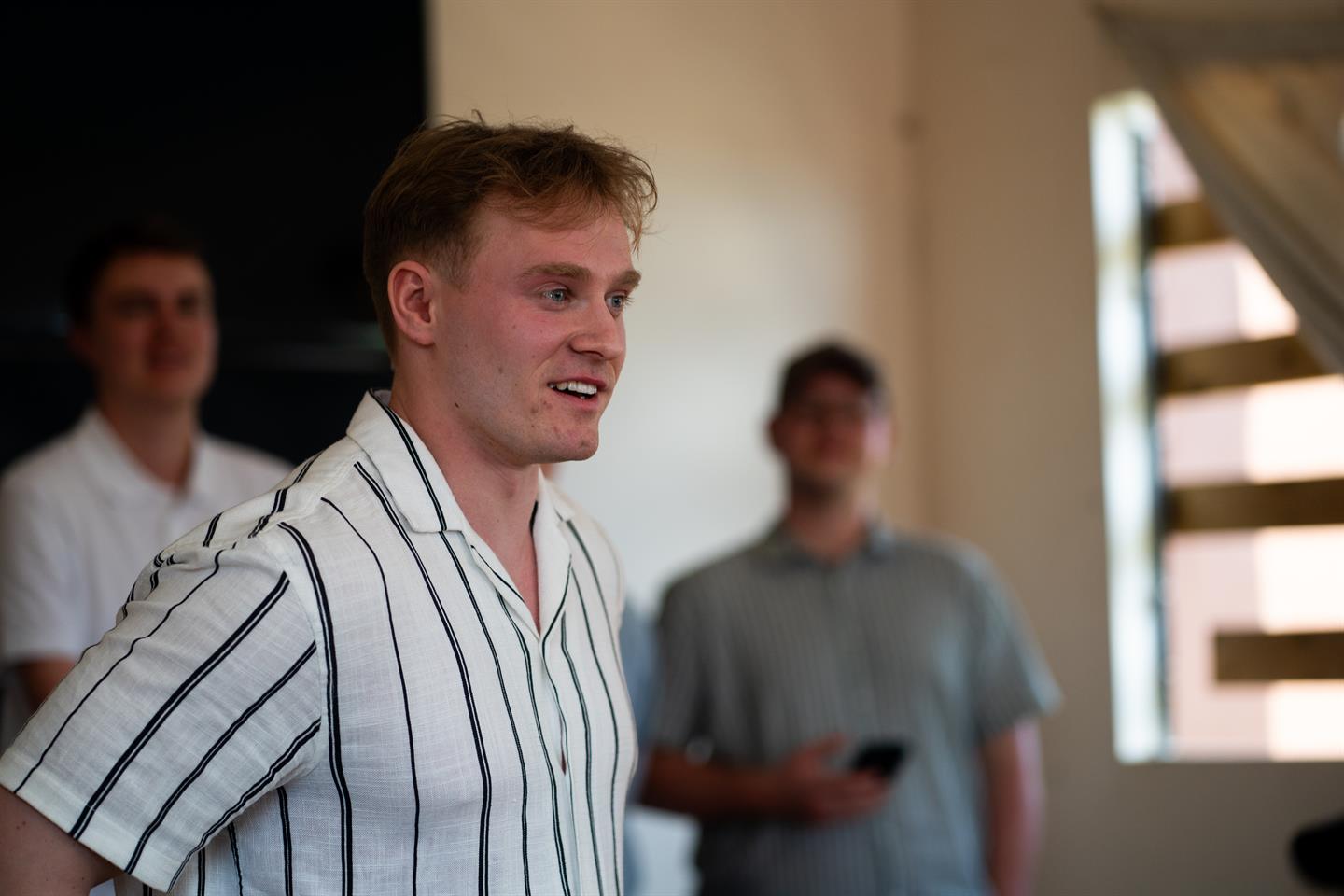 Thomas Klungeland holder et seminar i bedriftsstyring i Nairobi før avreise til Aro-senteret.