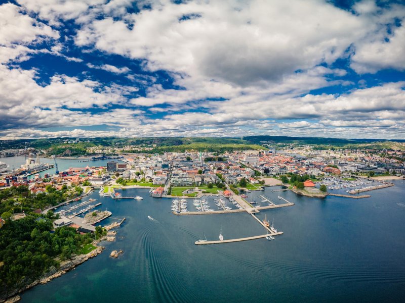 KOMPRIMERT_drone-view-of-kristiansand-and-kvadraturen-from-od-2023-01-27-01-41-25-utc