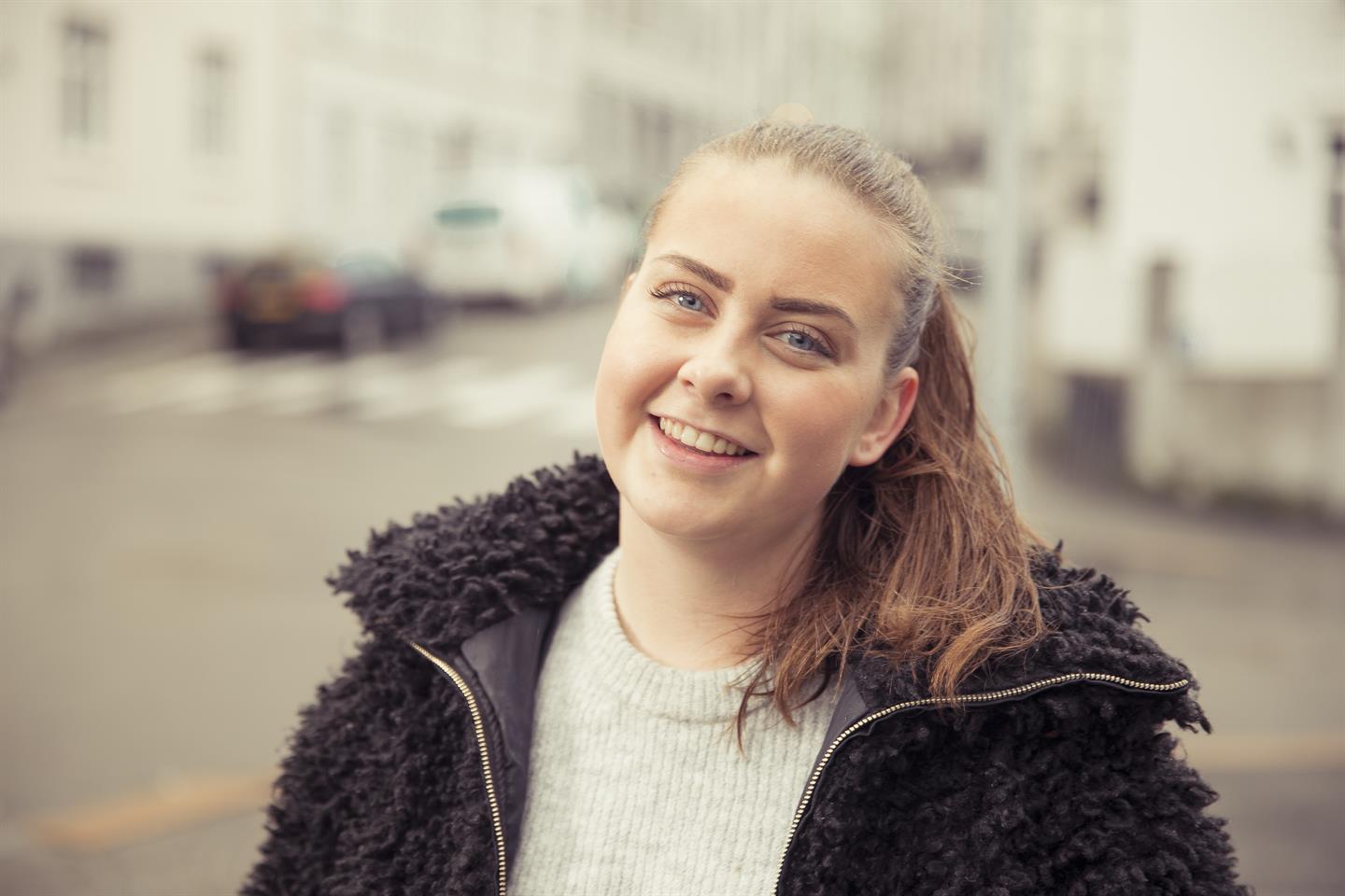 – Disse årene på NLA har jeg vokst utrolig mye. Jeg har fått tid til å tenke og prøve ting, og jeg har funnet balansen som jeg selv trenger i livet, sier Line Korsmo. Foto: Jo Haveland Stevenson/NLA Høgskolen