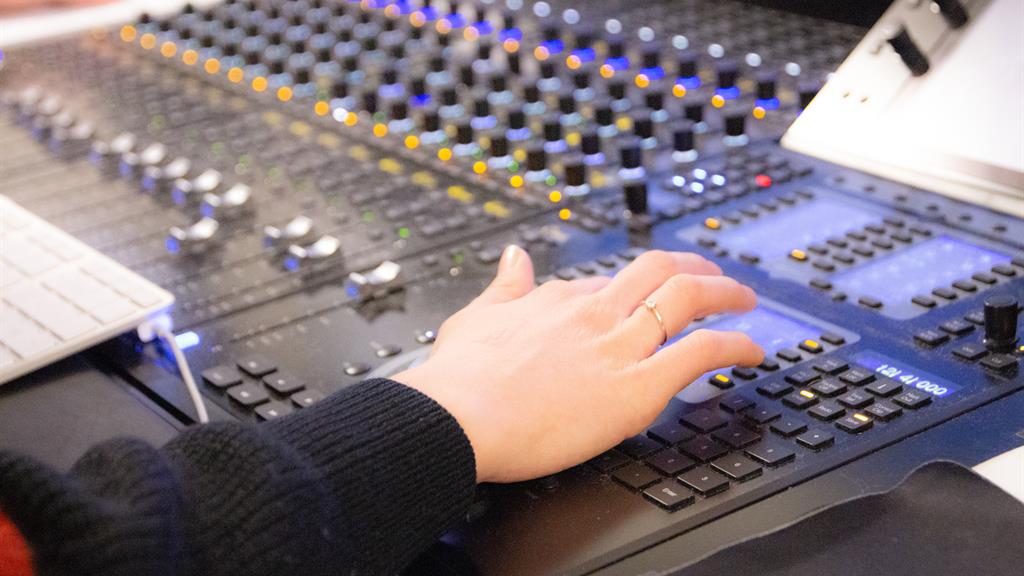 Årsstudium i utøvende musikk med fordypning i låtskriving
