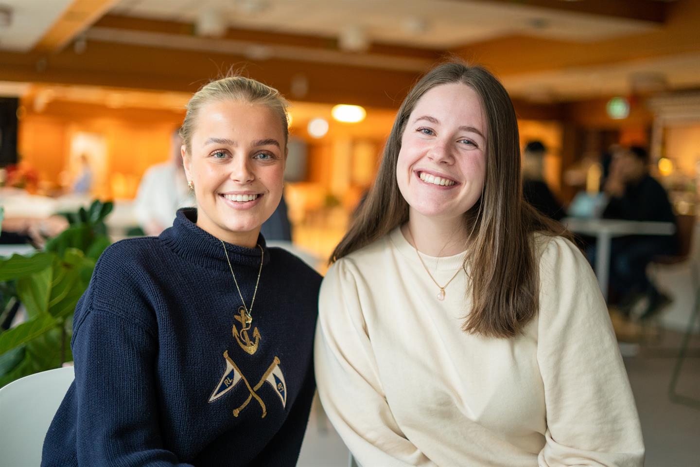 Sarah Helland og Bolette Sødal er lærerstudenter og går grunnskolelærer 1 -7 på NLA Høgskolen.