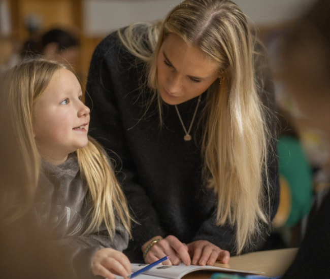 Illustrasjonsfoto_2024_elev lærer